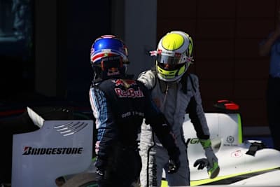 Webber gratulierte Button in der Türkei als Zweiter