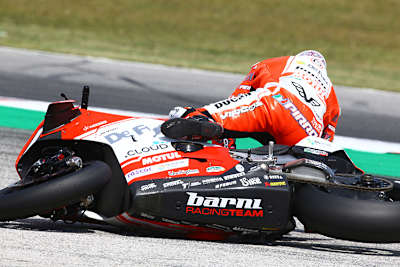 Michele Pirro stürzte am Freitag zweimal