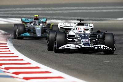 Pierre Gasly vor Lewis Hamilton