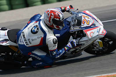 Testfahrer Michael Reich auf Markus Reiterbergers IDM-Maschine