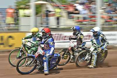 Leon Madsen (vorne) führte Landshut zum Sieg