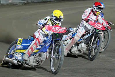 Tomasz Gollob (5) gegen Jarek Hampel
