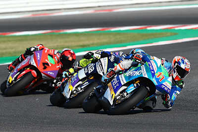 Matteo Ferrari (vorne) führt den MotoE-Weltcup 2019 an