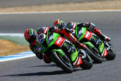 2015 selten: Tom Sykes vor Jonathan Rea