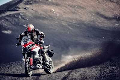 Ducati Multistrada V4: Dank dem 170 PS starken V4-Motor dürfte es auch im tiefsten Sand nie an Leistung mangeln