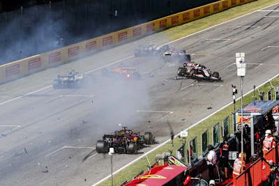 Die Regelhüter befanden: Der Crash beim Restart wurde von mehreren Piloten verursacht