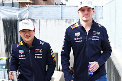 Yuki Tsunoda und Max Verstappen