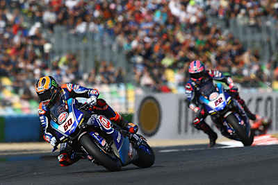 Michael van der Mark (vorne) und Alex Lowes kämpfen um WM-Rang 3