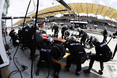 Jenson Button: Zwangspause beim Boxenstopp in Malaysia