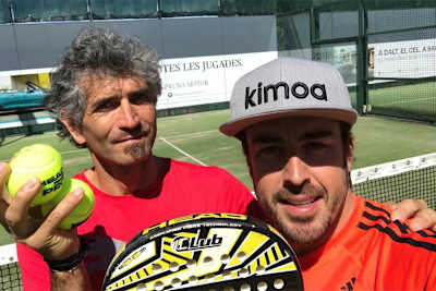 Fernando Alonso mit Edo Bendinelli auf dem Tennisplatz