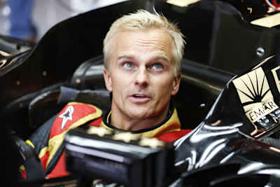 Heikki Kovalainen in seinem neuen Auto