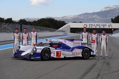 Der neue Toyota TS040 mit den sechs Stammfahrern