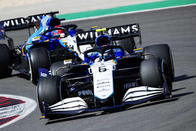 Die 2021er Williams-Fahrer Nicholas Latifi und George Russell