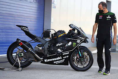 Die neue Kawasaki ZX-10RR ist laut Johnny Rea ein Schritt nach vorne