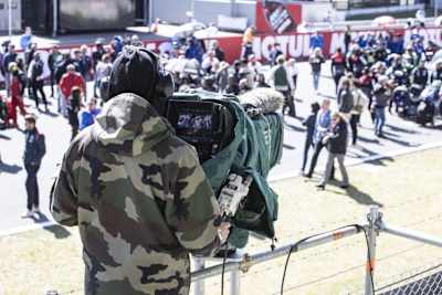 Die Kameras halten voll drauf