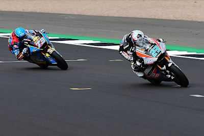 Marcel Schrötter vor Alex Márquez