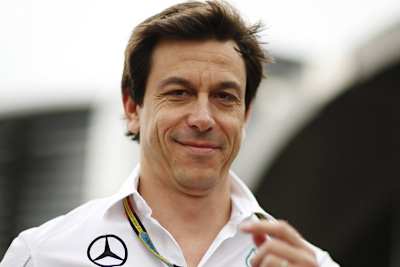 Mercedes-Motorsportdirektor Toto Wolff: «Bottas war auf den Geraden sehr schnell, und Lewis' Option-Reifen waren schon wegen des Körnens ziemlich mitgenommen»