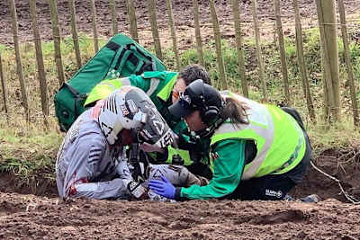 Der Schutzhelm von Brad Anderson wurde völlig zerstört