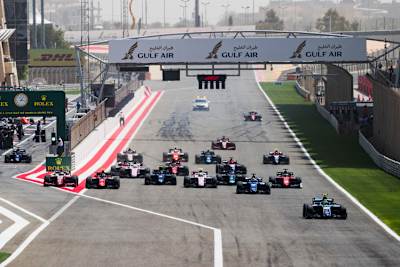 Start zu einem Formel-2-Rennen