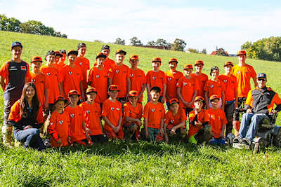 Links im Bild Philipp Ringghofer, rechts im Rollstuhl Ronnie Großkopf