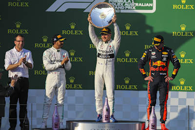 Lewis Hamilton applaudiert Australien-Sieger Valtteri Bottas