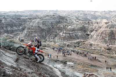 Sieger Mani Lettenbichler in der mondähnlichen Landschaft in Kanada