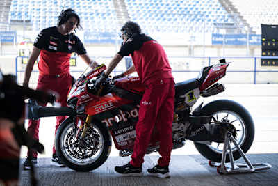 Alvaro Bautista bekam für den Jerez-Test zwei Spezifikationen der Panigale V4R