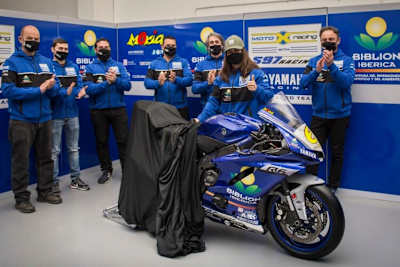 Maria Herrera fährt 2021 eine schnelle Yamaha R6	