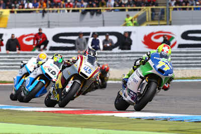 Podestfahrer von Assen: Dominique Aegerter (77, 3.), Scott Redding (45, 2.) und Pol Espargaró (40, 1.)