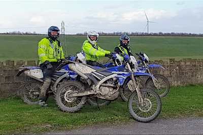 Gleich lange Spiesse: Die South Yorkshire Police jagt Endurofahrer mit Enduroros als Dienstfahrzeuge