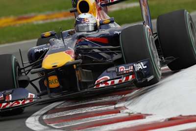 Vettel wird seinen RB6 über die Bundesstrasse 3 in Heppenheim jag