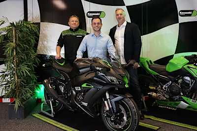 Sandro Cortese (Mitte) bei Kawasaki Deutschland: Dieses Bild entstand vor der Coronakrise