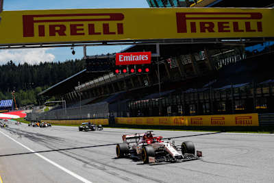 Kimi Räikkönen am Ende des Freitagtrainings bei einem Startversuch