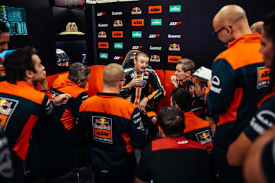 Blick in die Miller-Box in Valencia: Giribuola sitzt dem Fahrer genau gegenüber