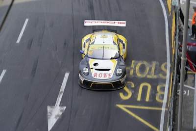 Rowe hat einen Porsche in der Werkstatt stehen