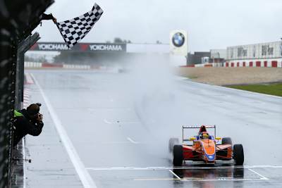 Dritter Saisonsieg für Marvin Dienst 