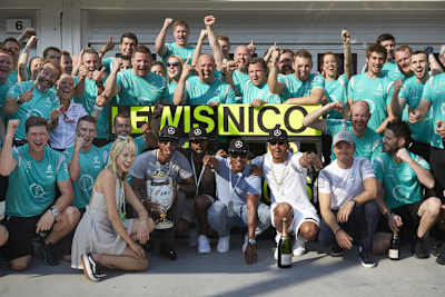 Siegesfeier bei Mercedes-Benz