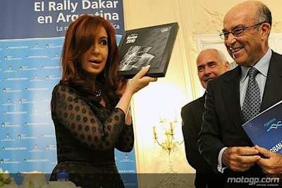 Argentiniens Präsidentin mit Carmelo Ezpeleta