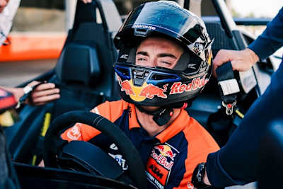 Für Pedro Acosta ging ein Wunsch in Erfüllung: Eine Fahrt mit dem KTM X-Bow