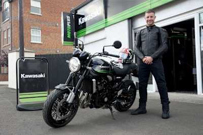 Jonathan Rea mit seiner Kawasaki Z900RS