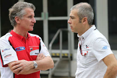 Ducati-Sportdirektor Paolo Ciabatti mit Corrado Cecchinelli