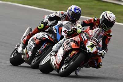 2024 ein seltenes Bild: Alvaro Bautista vor Toprak Razgatlioglu