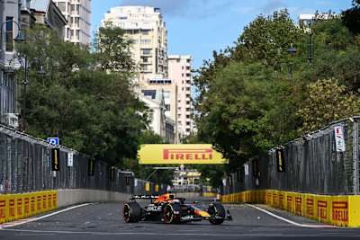 Max Verstappen blieb im ereignisreichen Baku-Qualifying fehlerfrei und eroberte die Pole