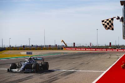 Bottas schnappt sich den Sieg