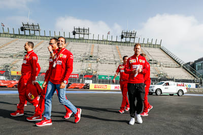 Sebastian Vettel bei der Pistenbesichtigung in Mexiko