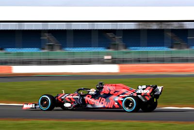 Die ersten Runden des Red Bull Racing RB15-Honda