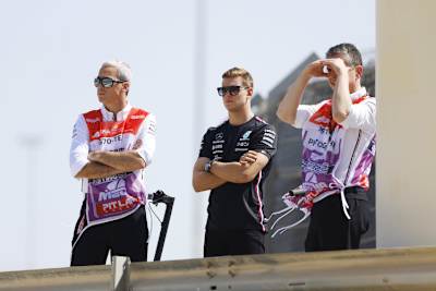 Mick Schumacher (Mitte) bei den Formel-1-Wintertests in Bahrain