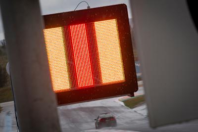 Diese Licht-Panels sind nun am Streckerand zu finden