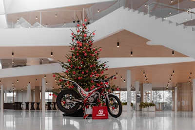 GASGAS TXT Racing 300 unter dem Weihnachtsbaum - wer würde sich da nicht freuen?