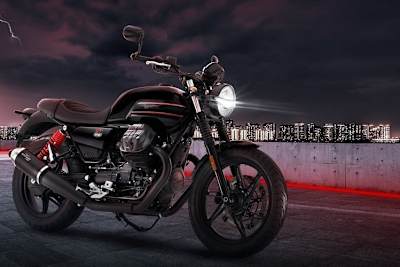 Moto Guzzi V7 Stone Special Edition: Schwarz mit roten Akzenten